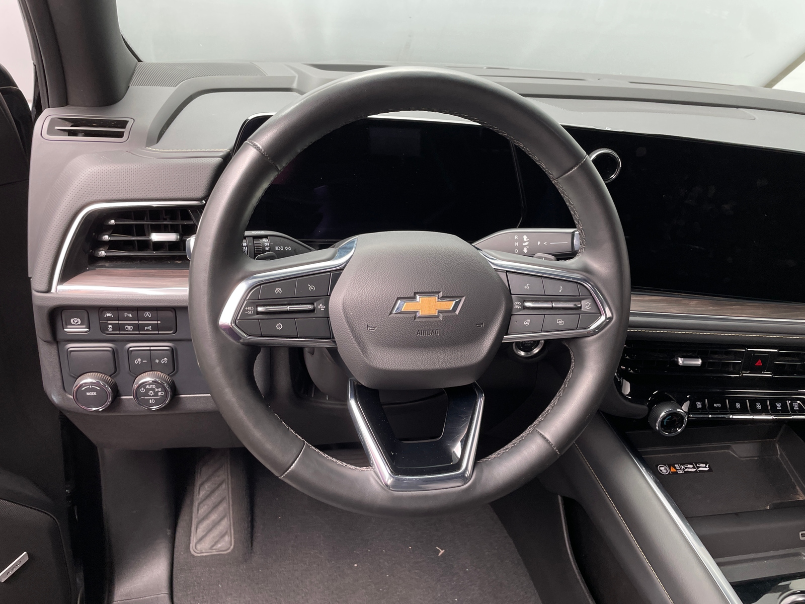 Thumbnail: 2025 Chevrolet Suburban - 4