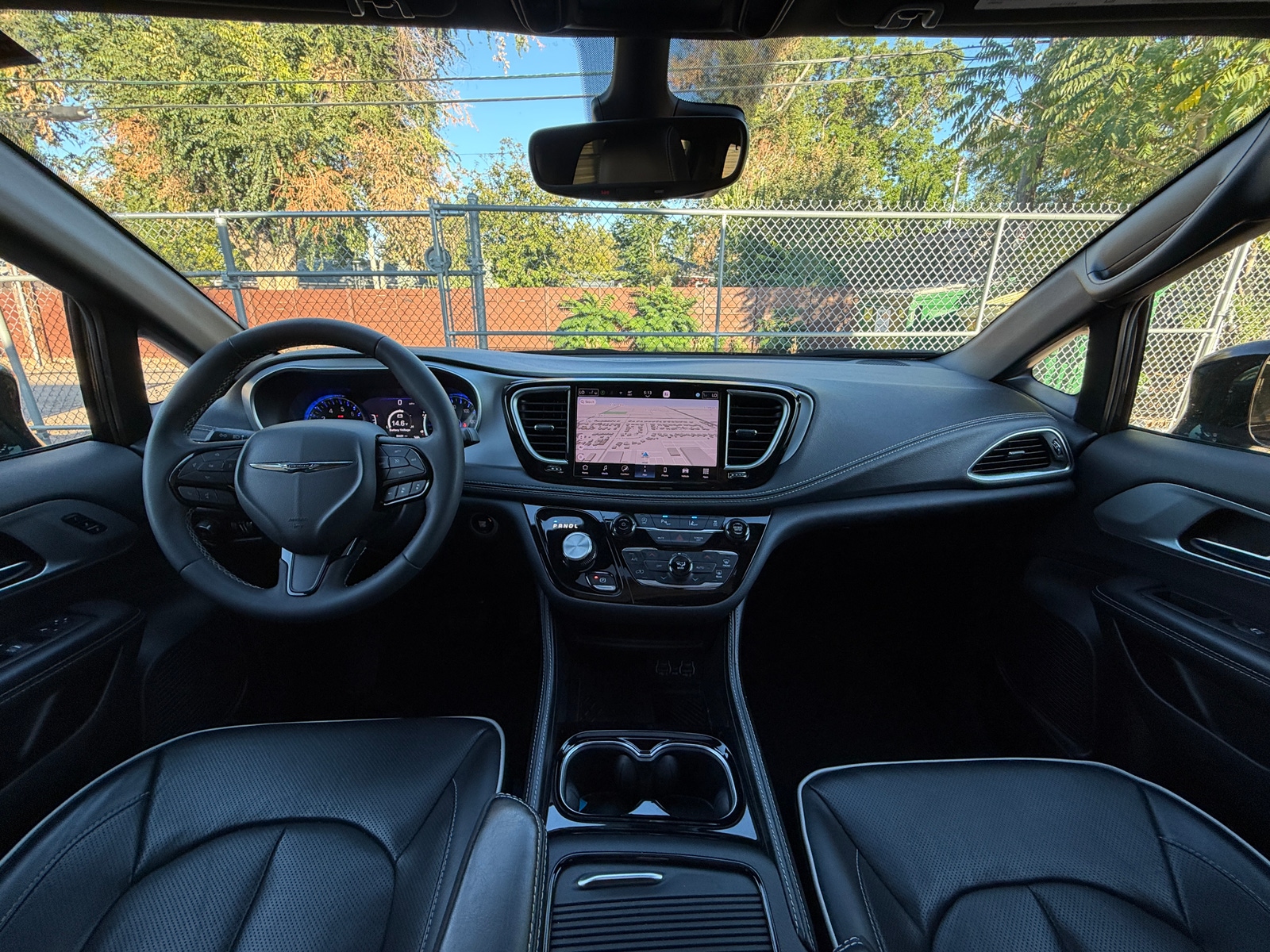 Thumbnail: 2025 Chrysler Pacifica - 3