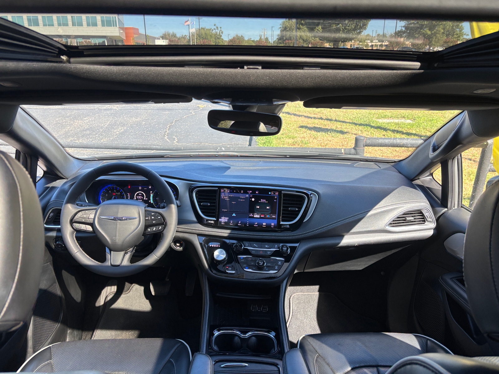 Thumbnail: 2025 Chrysler Pacifica - 3