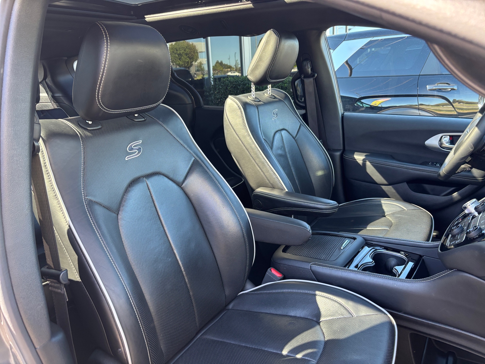 Thumbnail: 2025 Chrysler Pacifica - 2
