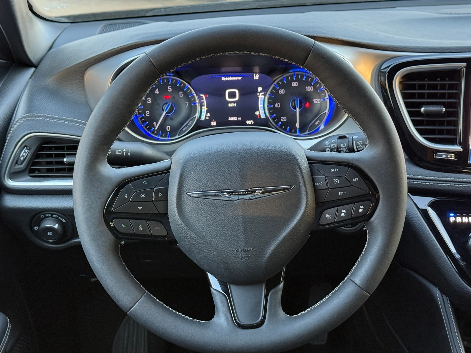 Thumbnail: 2025 Chrysler Pacifica - 4