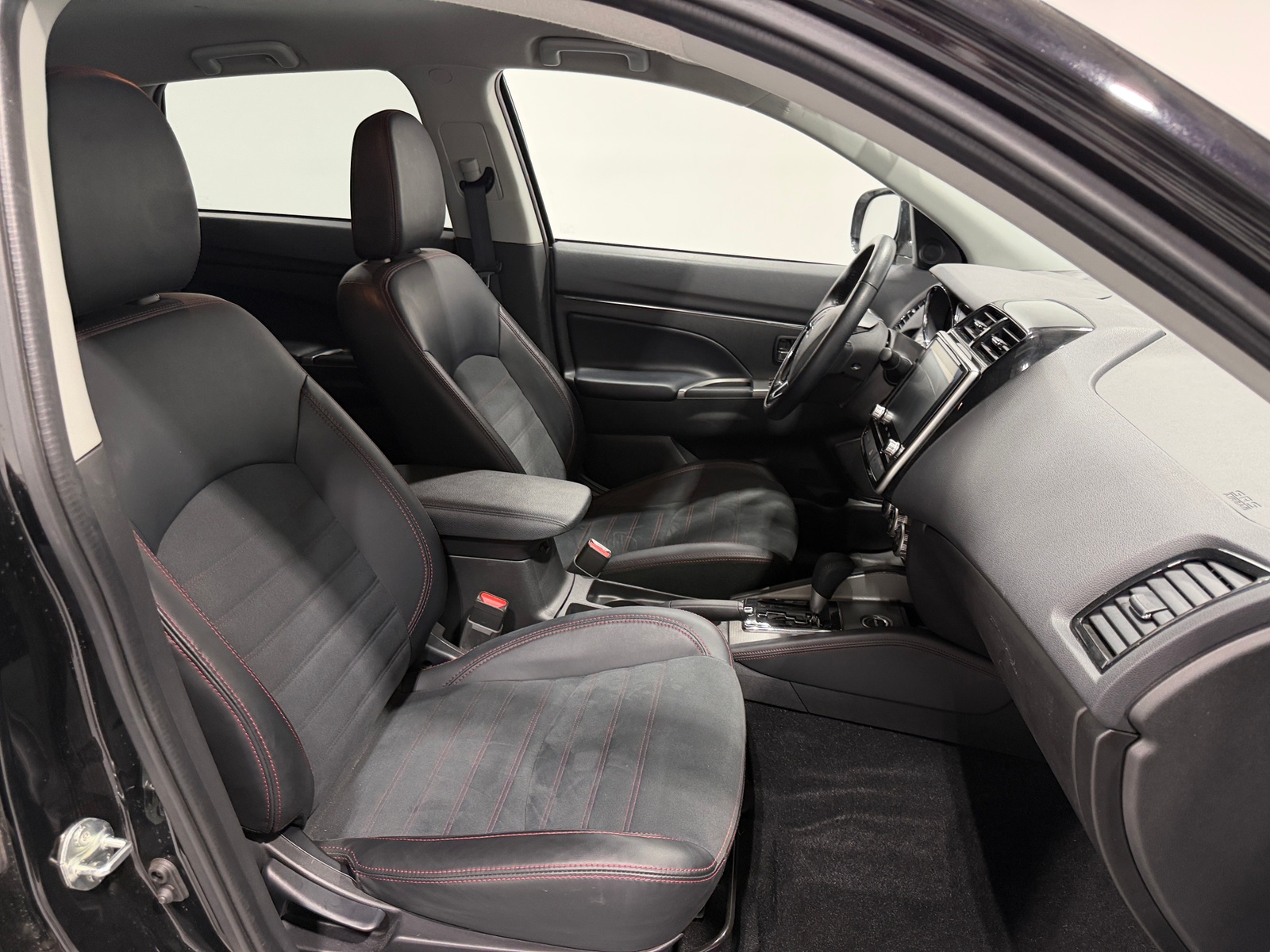 Thumbnail: 2024 Mitsubishi Outlander Sport - 2
