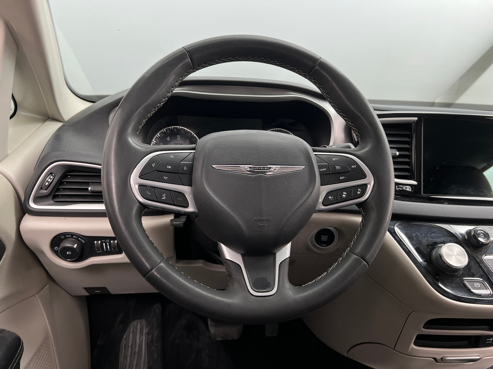 Thumbnail: 2022 Chrysler Pacifica - 4