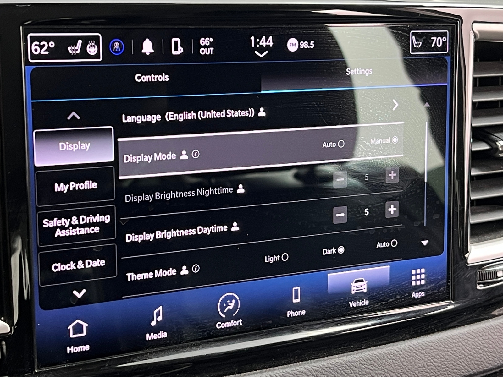 Thumbnail: 2022 Chrysler Pacifica - 3