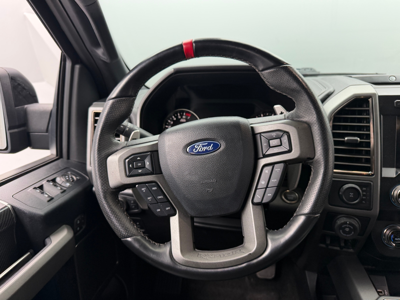 Thumbnail: 2019 Ford Econoline - 4