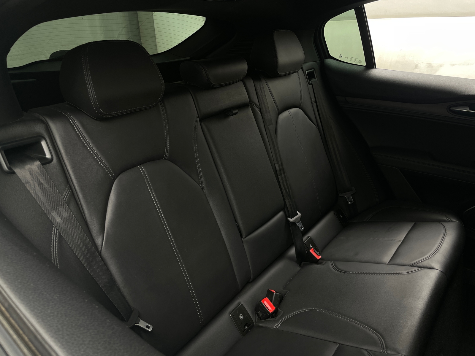 Thumbnail: 2023 Alfa Romeo Stelvio - 5
