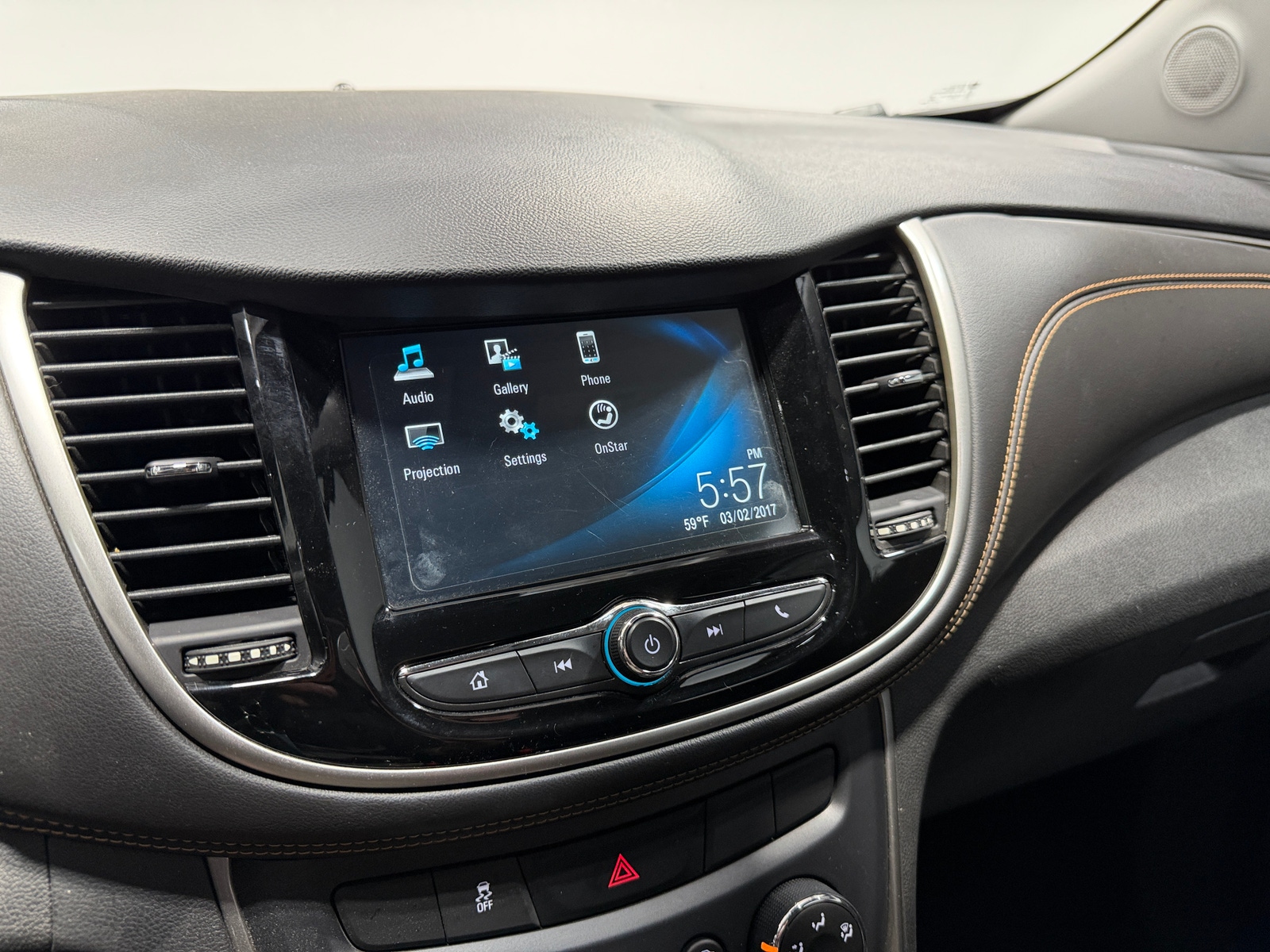 Thumbnail: 2017 Chevrolet Trax - 4