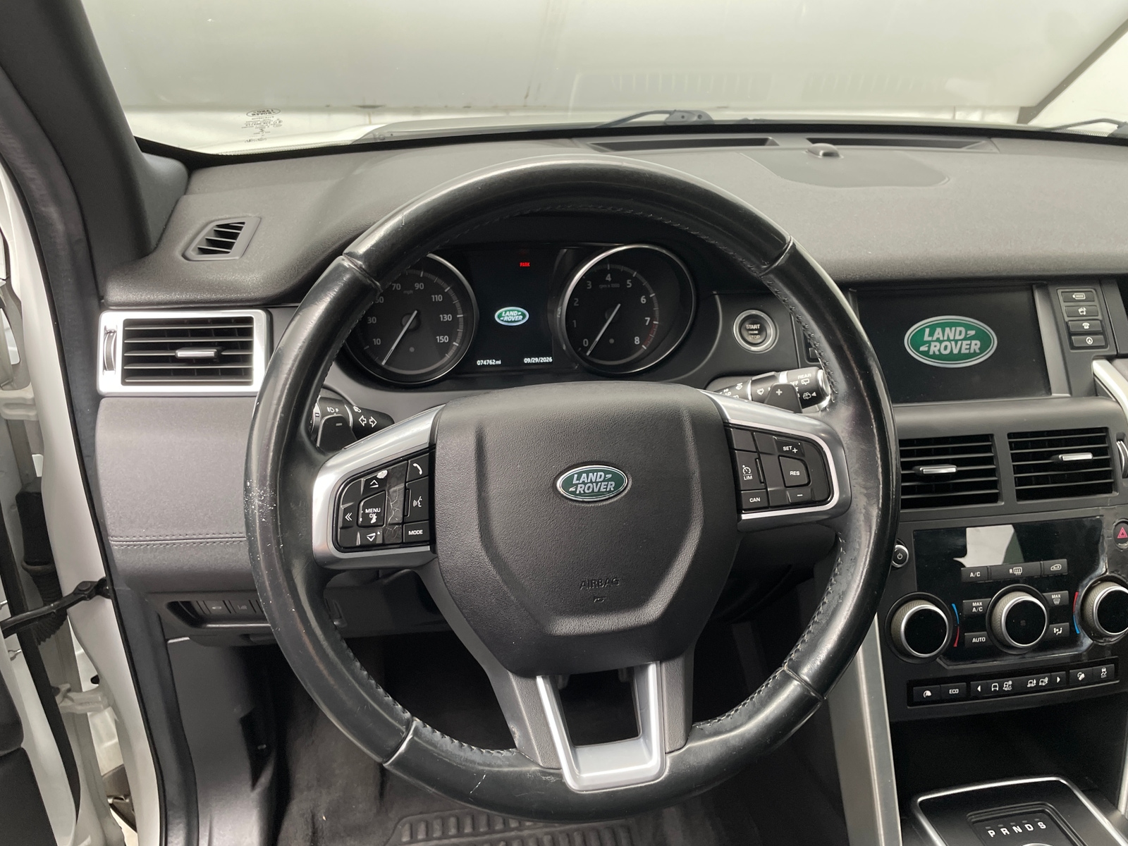 Thumbnail: 2017 Land Rover Discovery Sport - 5