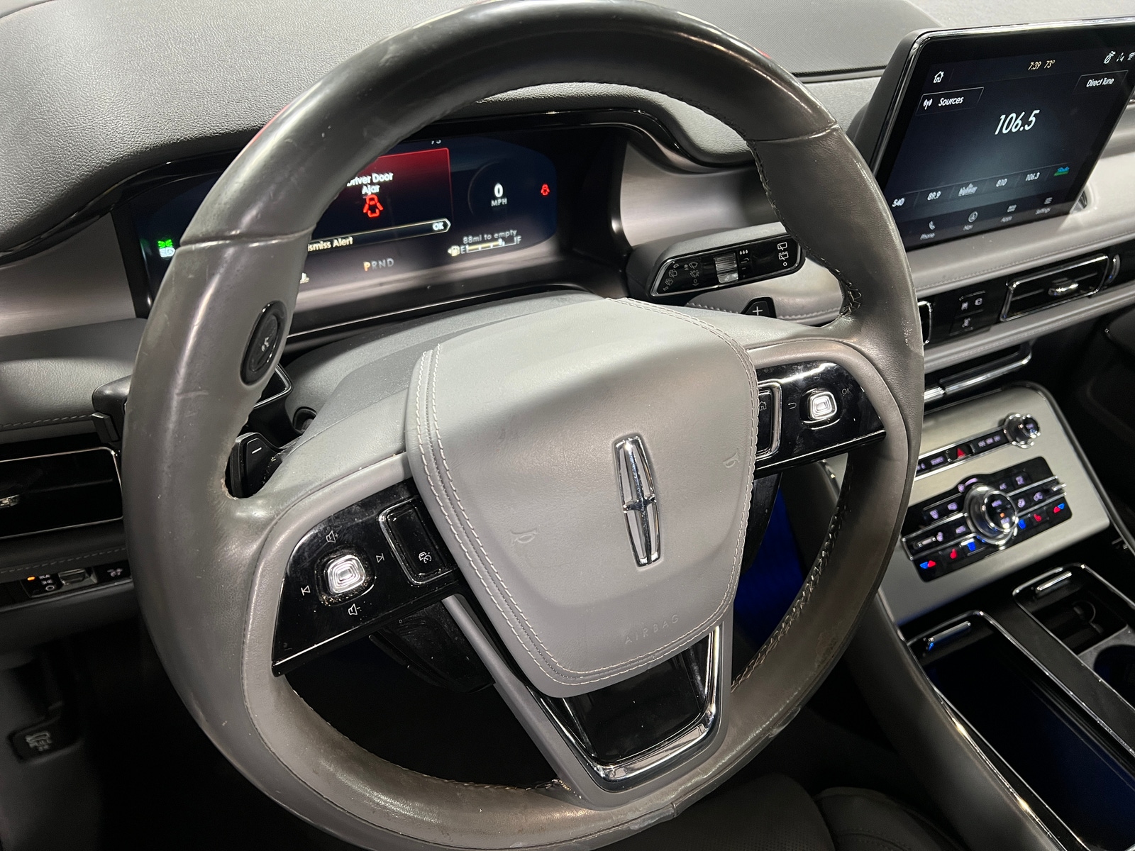 Thumbnail: 2021 Lincoln Aviator - 4