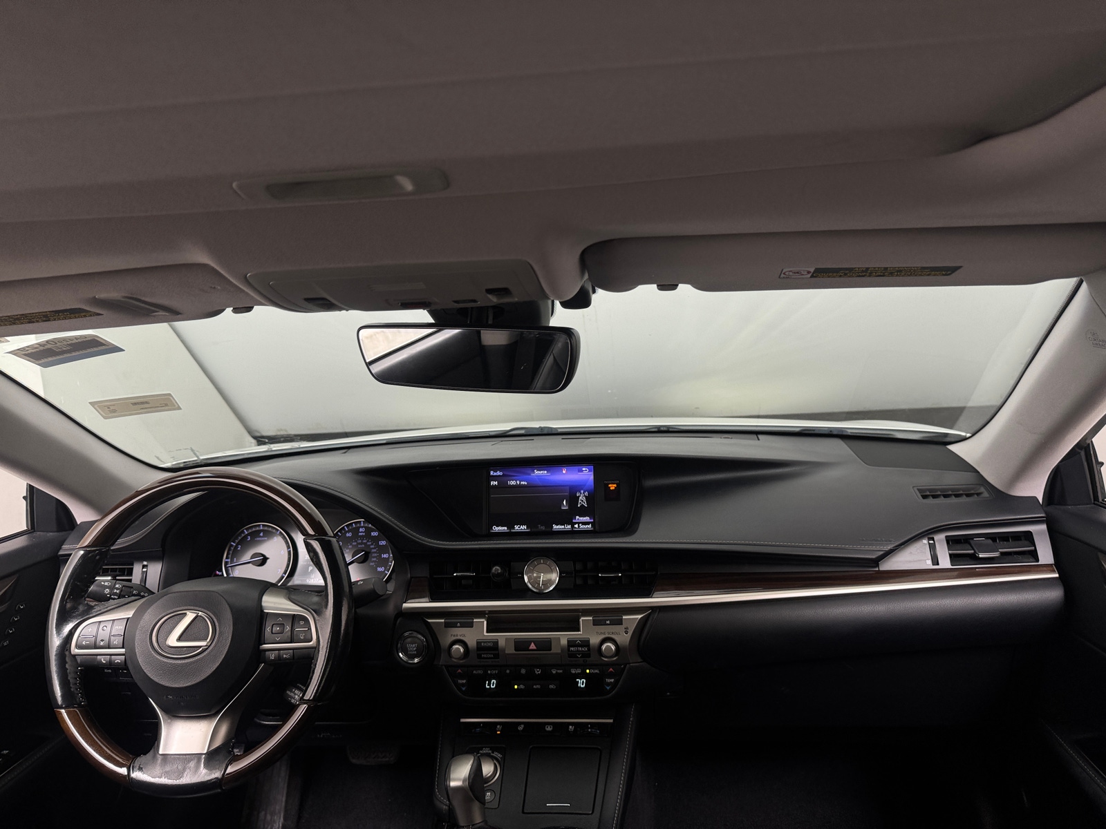 Thumbnail: 2017 Lexus ES - 3