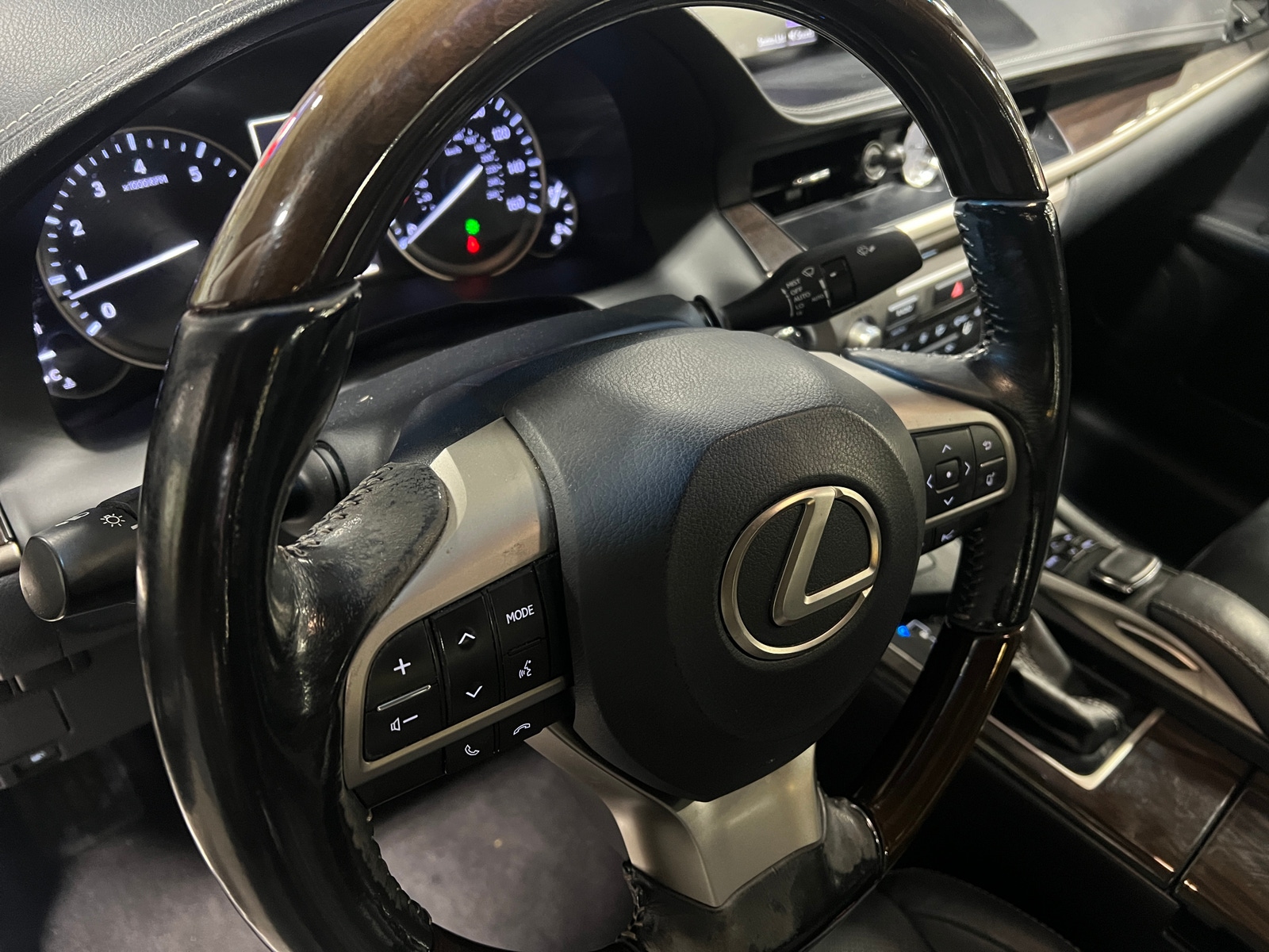 Thumbnail: 2017 Lexus ES - 5