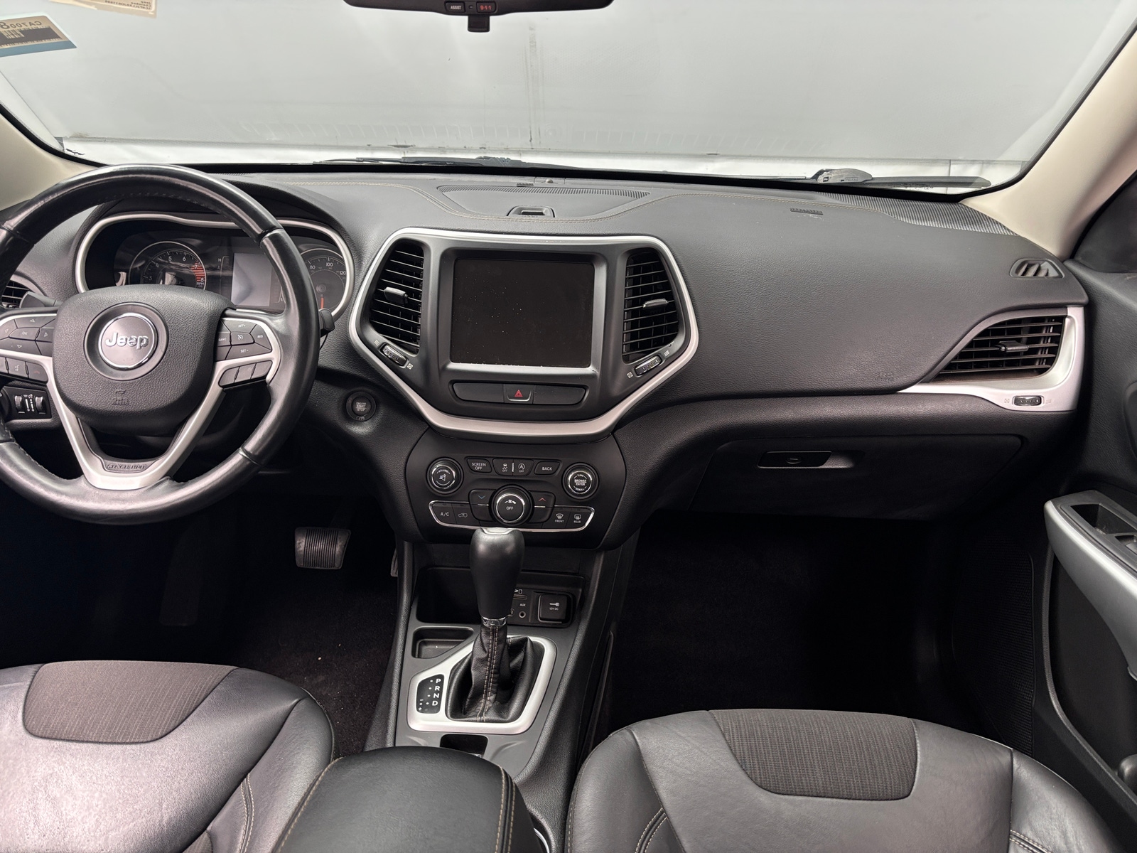 Thumbnail: 2018 Jeep Cherokee - 3