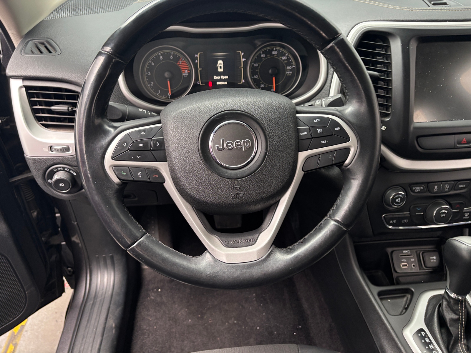 Thumbnail: 2018 Jeep Cherokee - 5