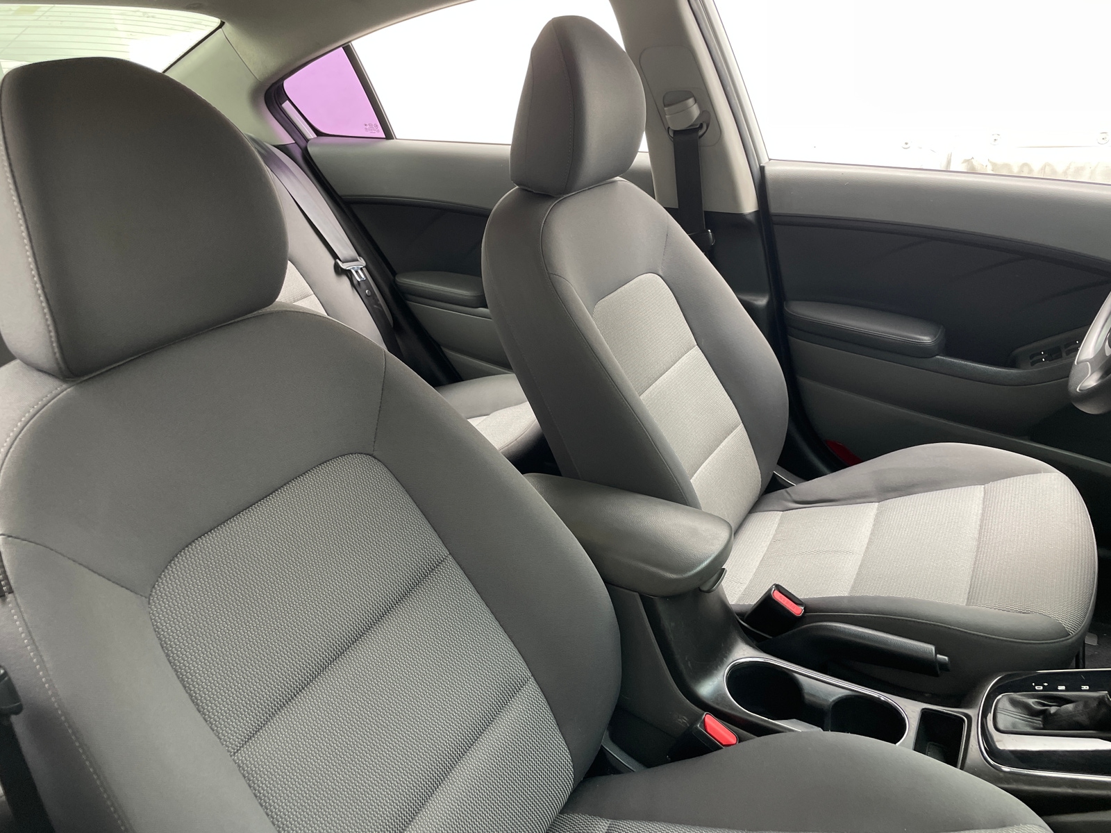 Thumbnail: 2017 Kia Forte - 2