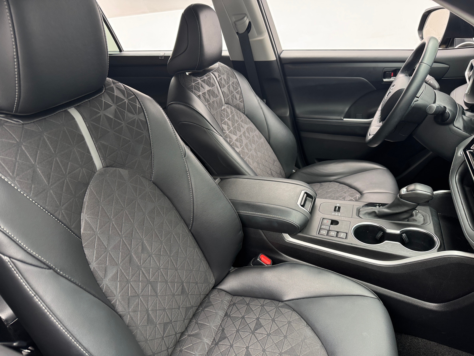 Thumbnail: 2024 Toyota Highlander - 2