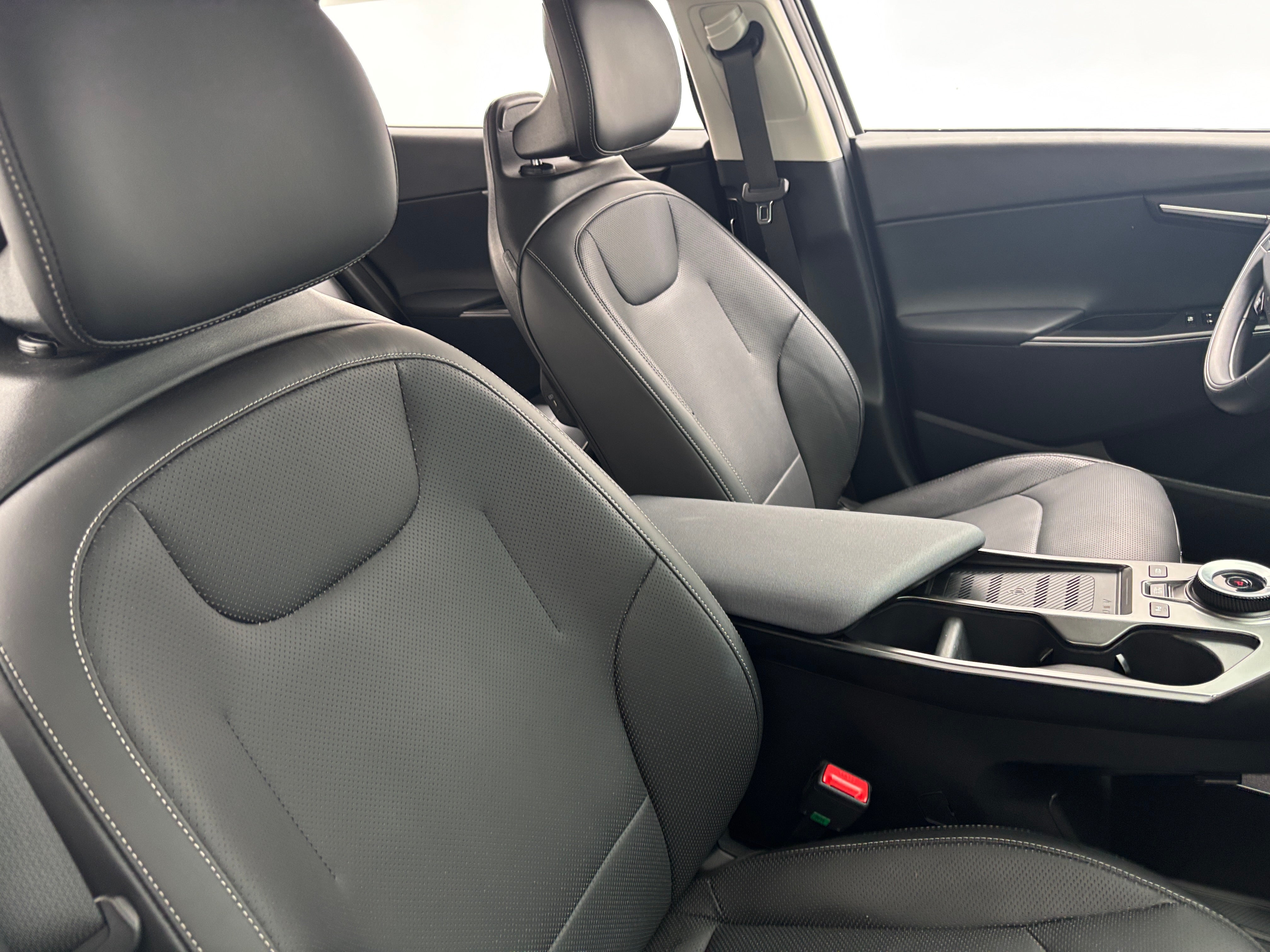 Used 2024 Kia EV6 Wind with VIN KNDC3DLC8R5216423 for sale in Oak Creek, WI