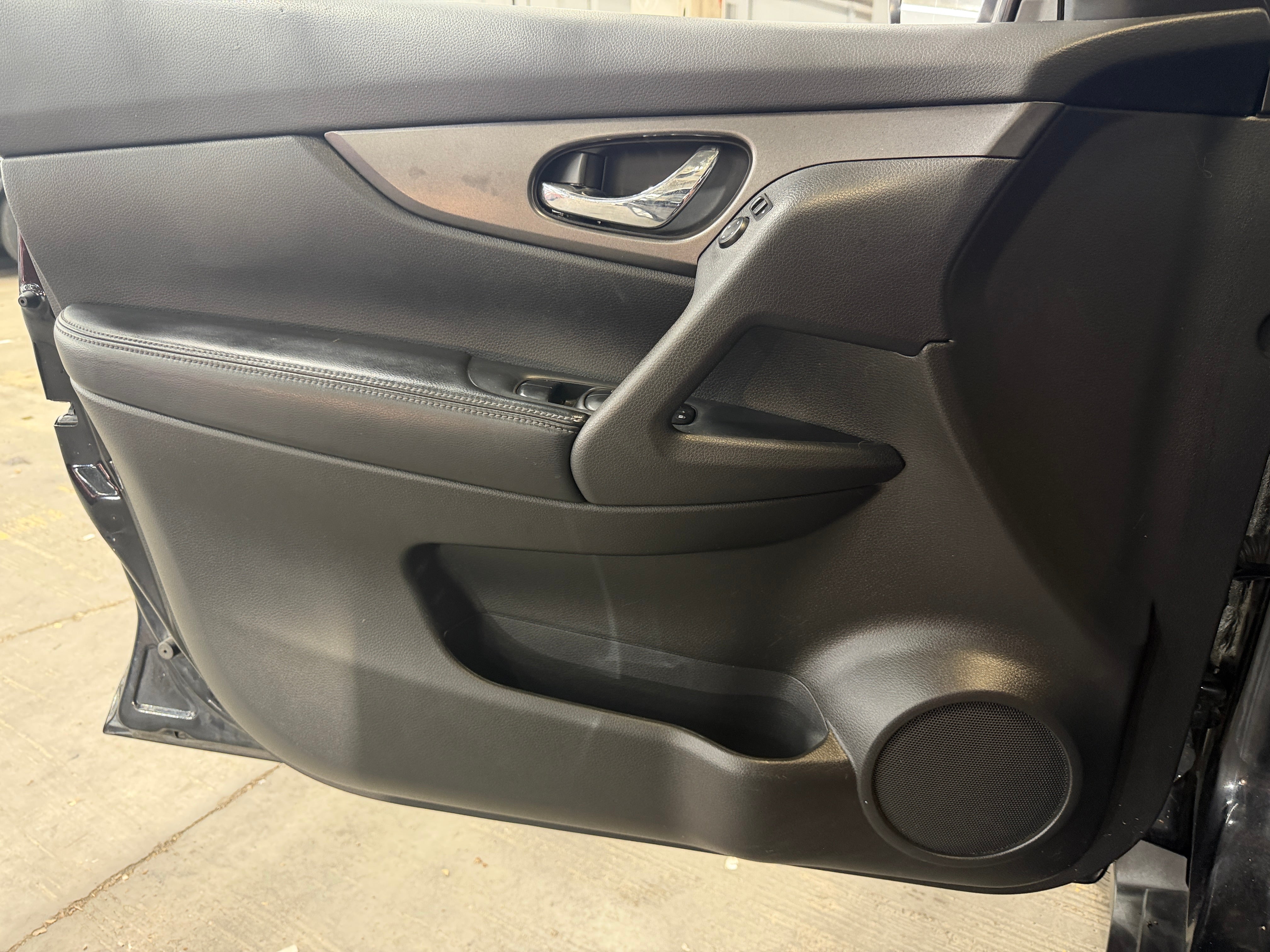 Used 2014 Nissan Rogue SV with VIN 5N1AT2MV0EC765014 for sale in Pewaukee, WI