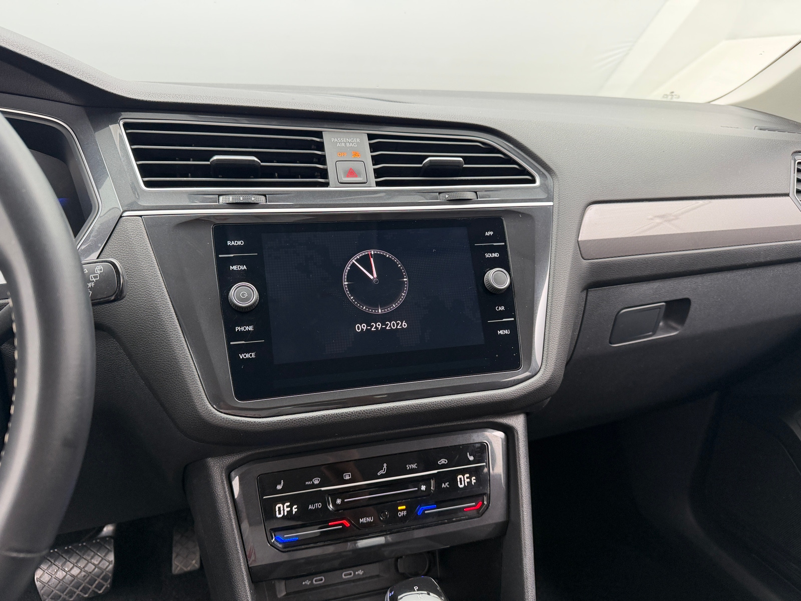 Thumbnail: 2024 Volkswagen Tiguan - 4