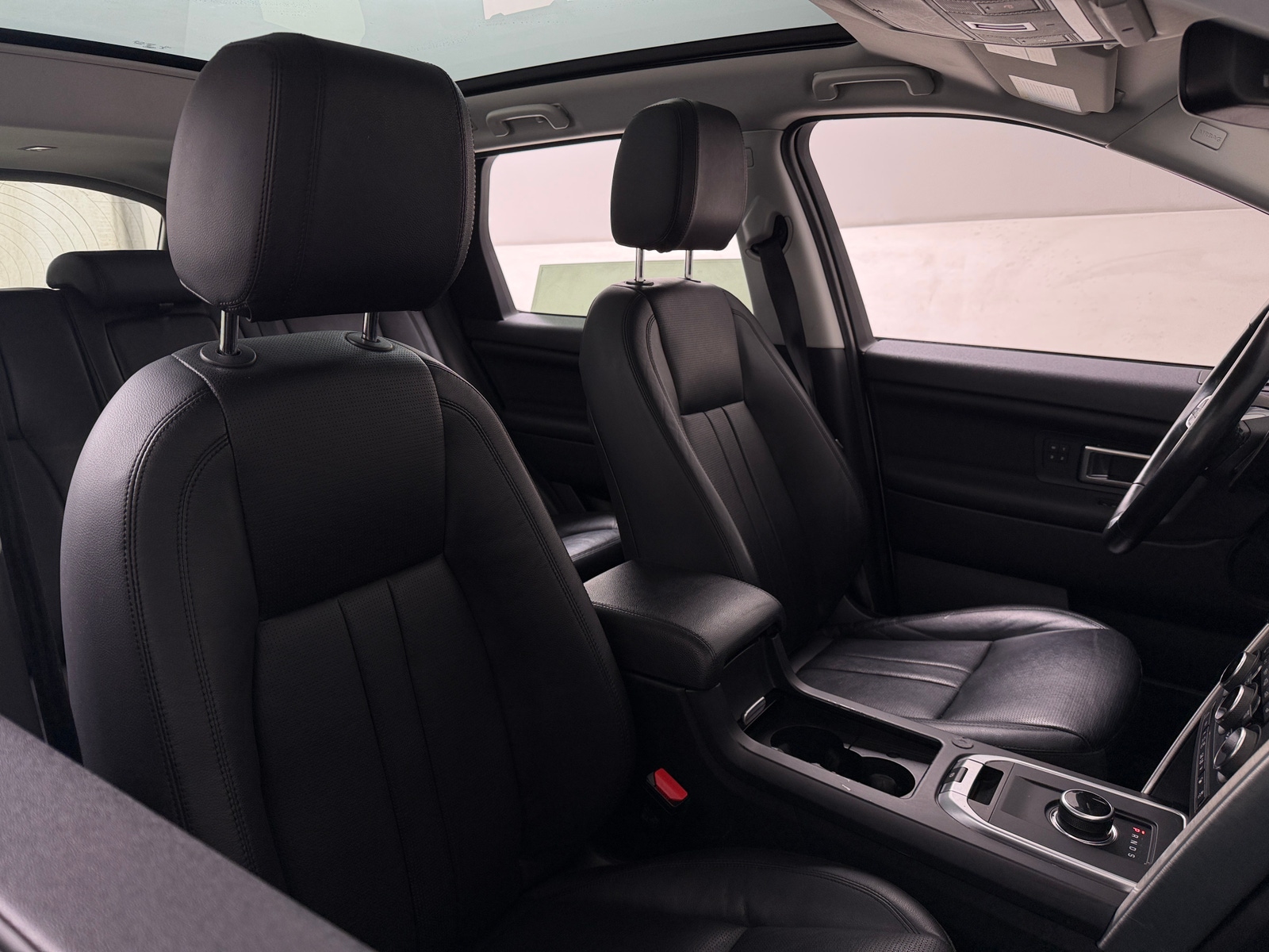 Thumbnail: 2018 Land Rover Discovery Sport - 2