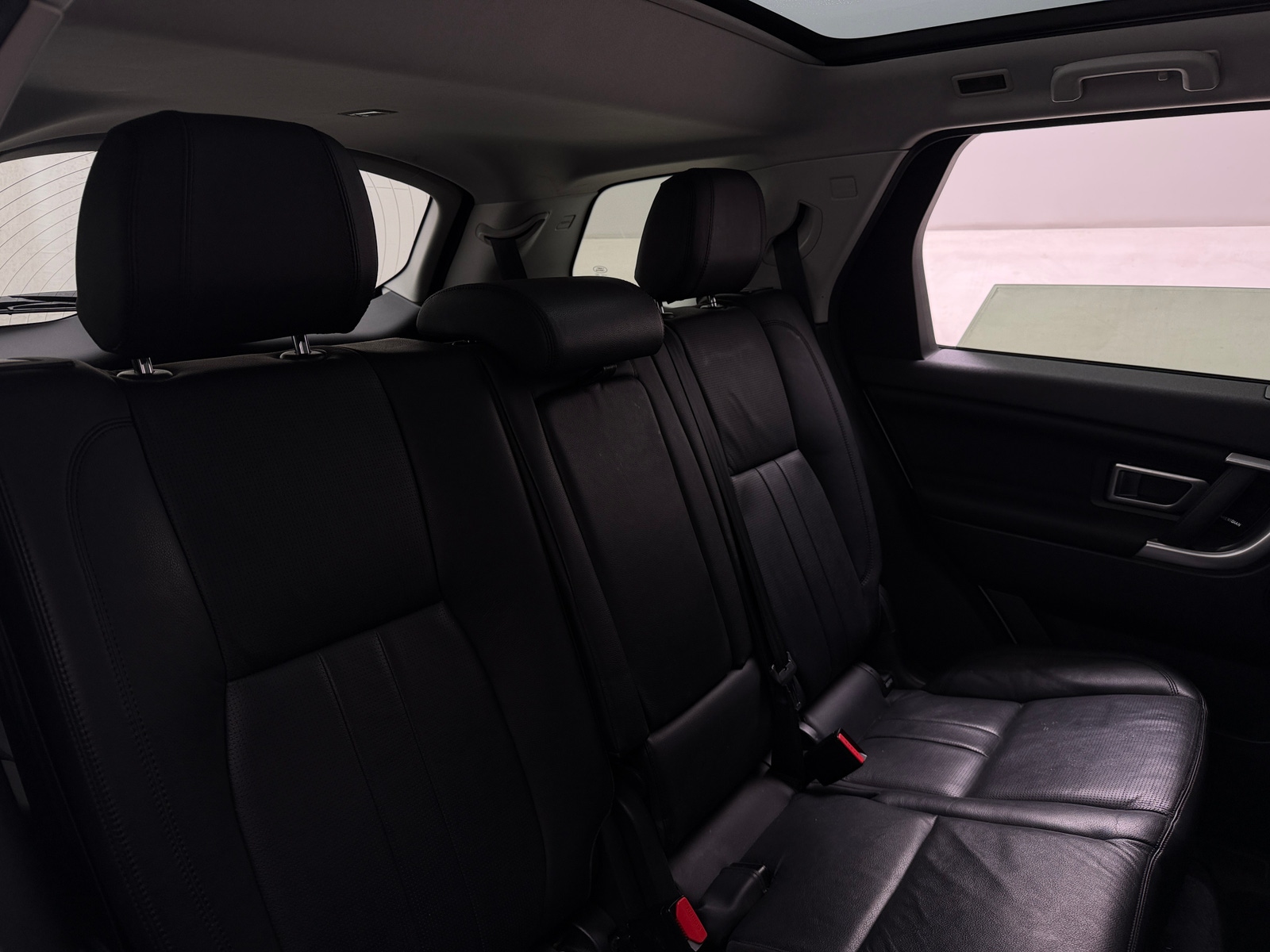 Thumbnail: 2018 Land Rover Discovery Sport - 6