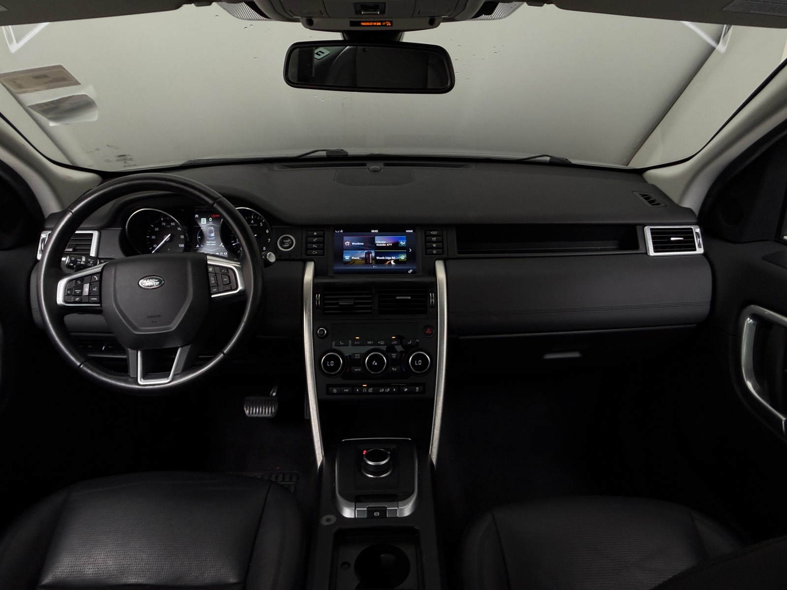 Thumbnail: 2018 Land Rover Discovery Sport - 3