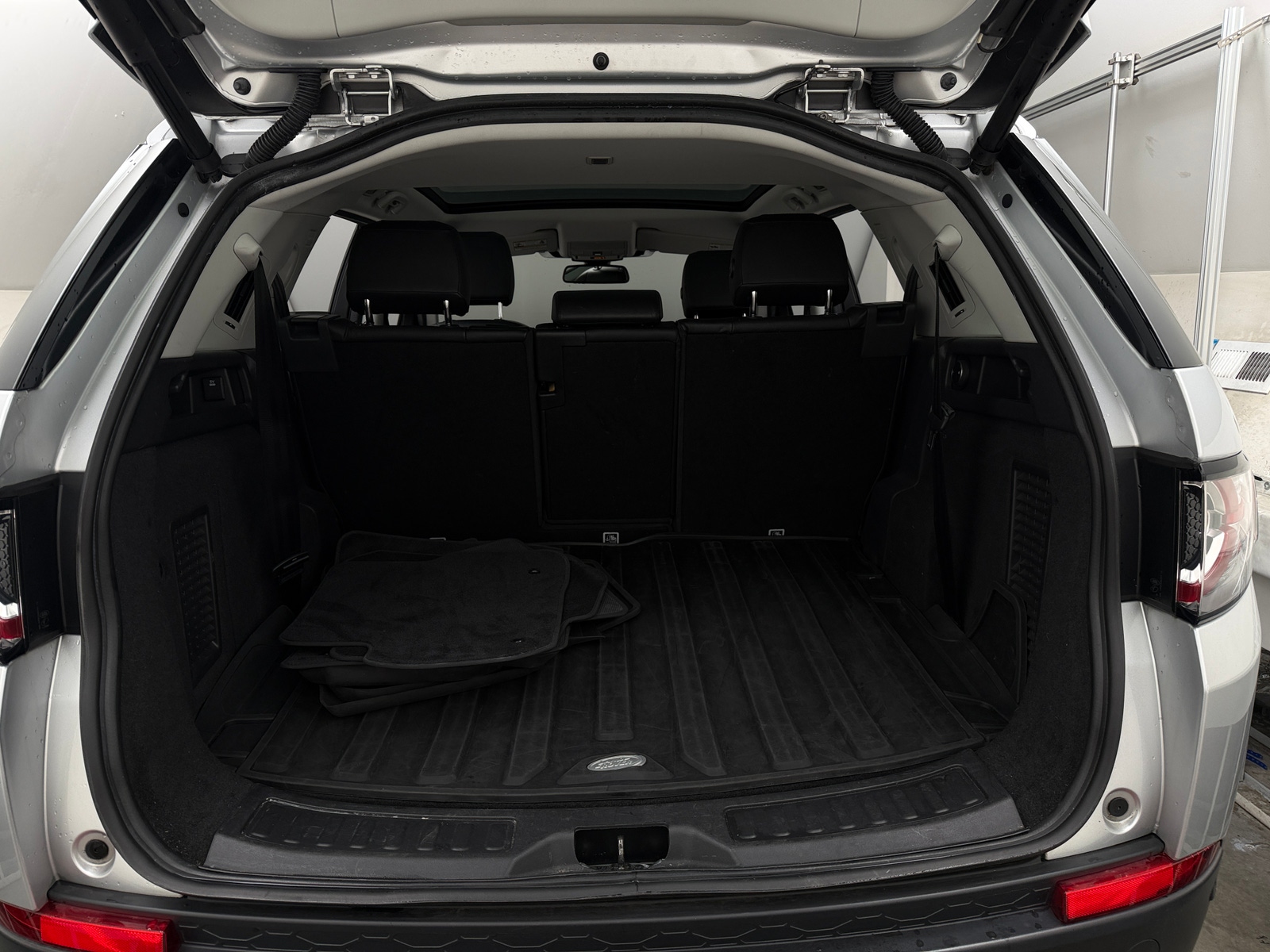 Thumbnail: 2018 Land Rover Discovery Sport - 7