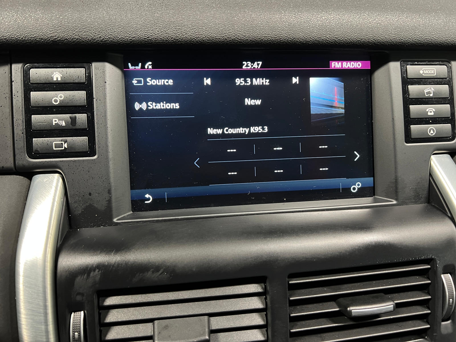 Thumbnail: 2018 Land Rover Discovery Sport - 4