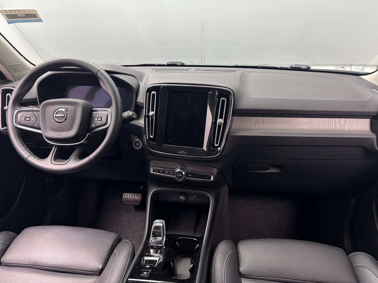 Thumbnail: 2026 Volvo XC40 - 3
