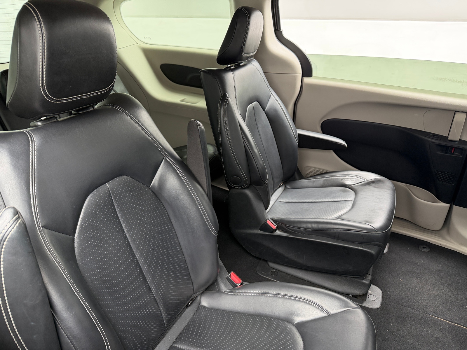 Thumbnail: 2023 Chrysler Pacifica - 5