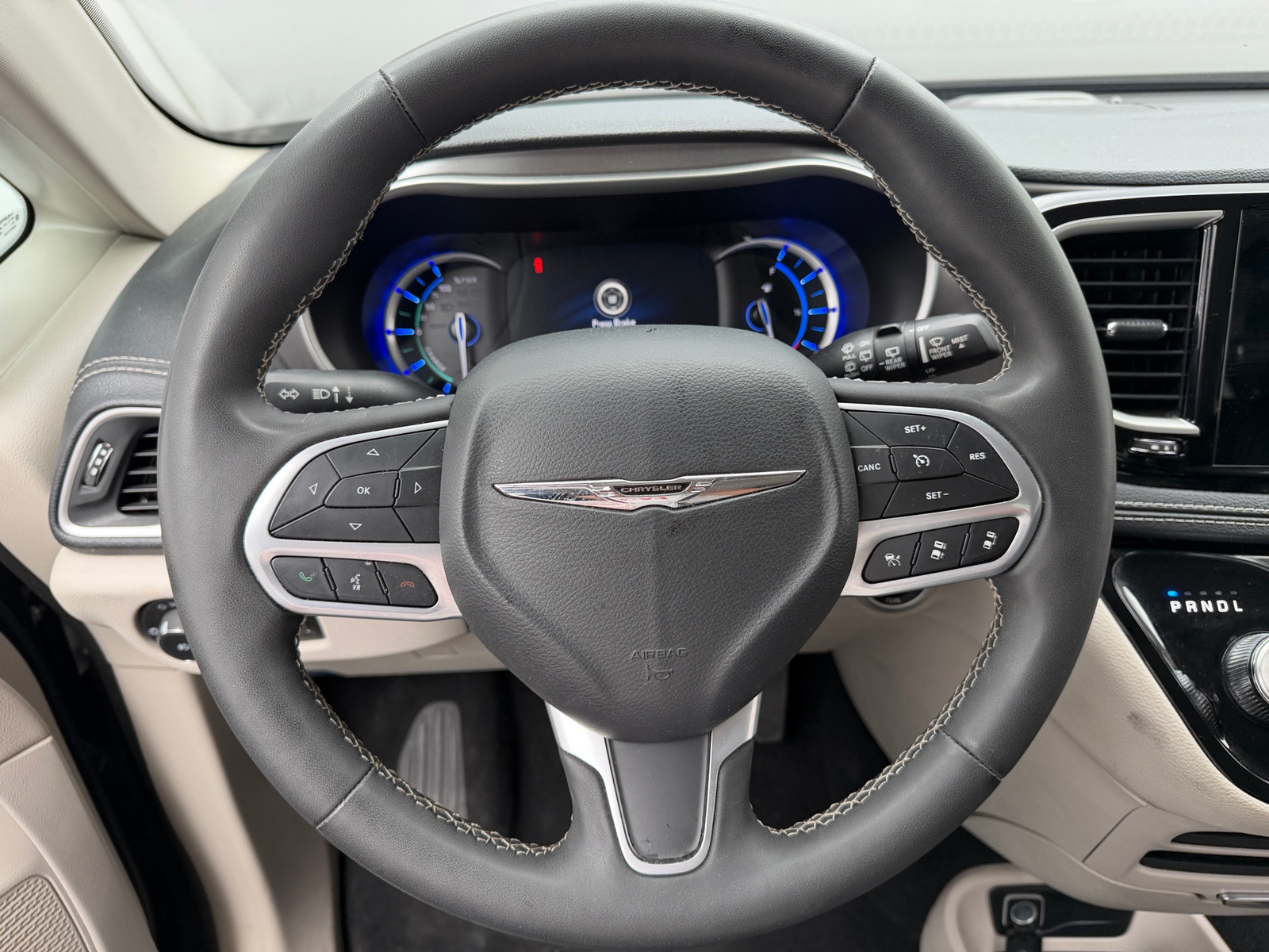 Thumbnail: 2023 Chrysler Pacifica - 4