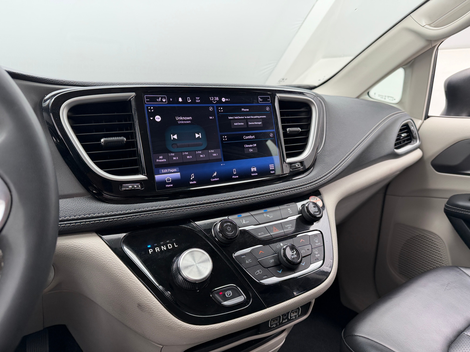 Thumbnail: 2023 Chrysler Pacifica - 3