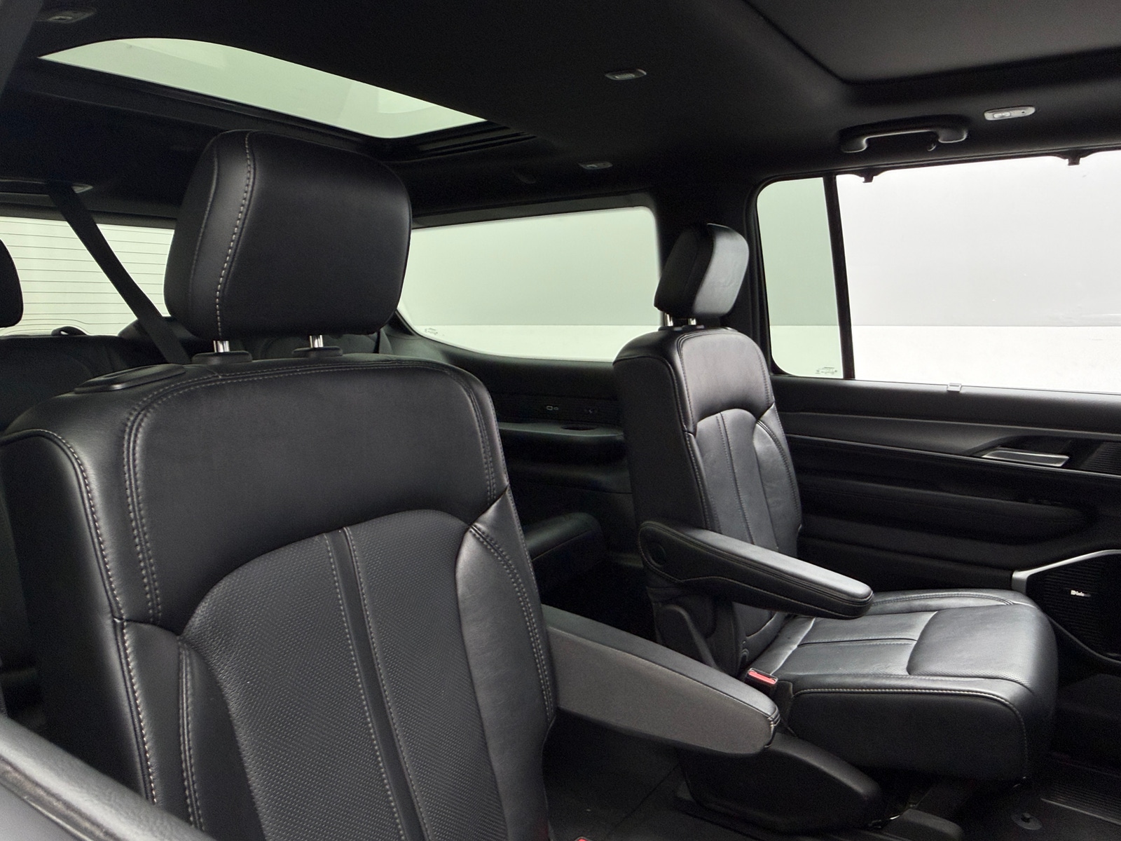 Thumbnail: 2025 Jeep Wagoneer - 5