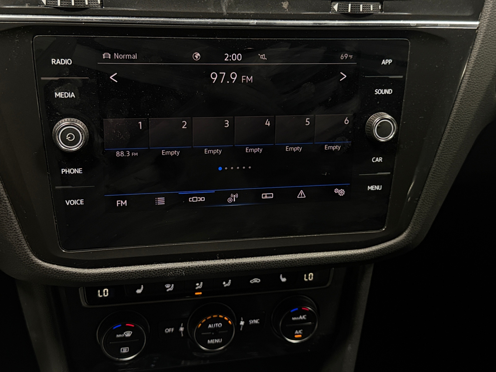 Thumbnail: 2021 Volkswagen Tiguan - 4