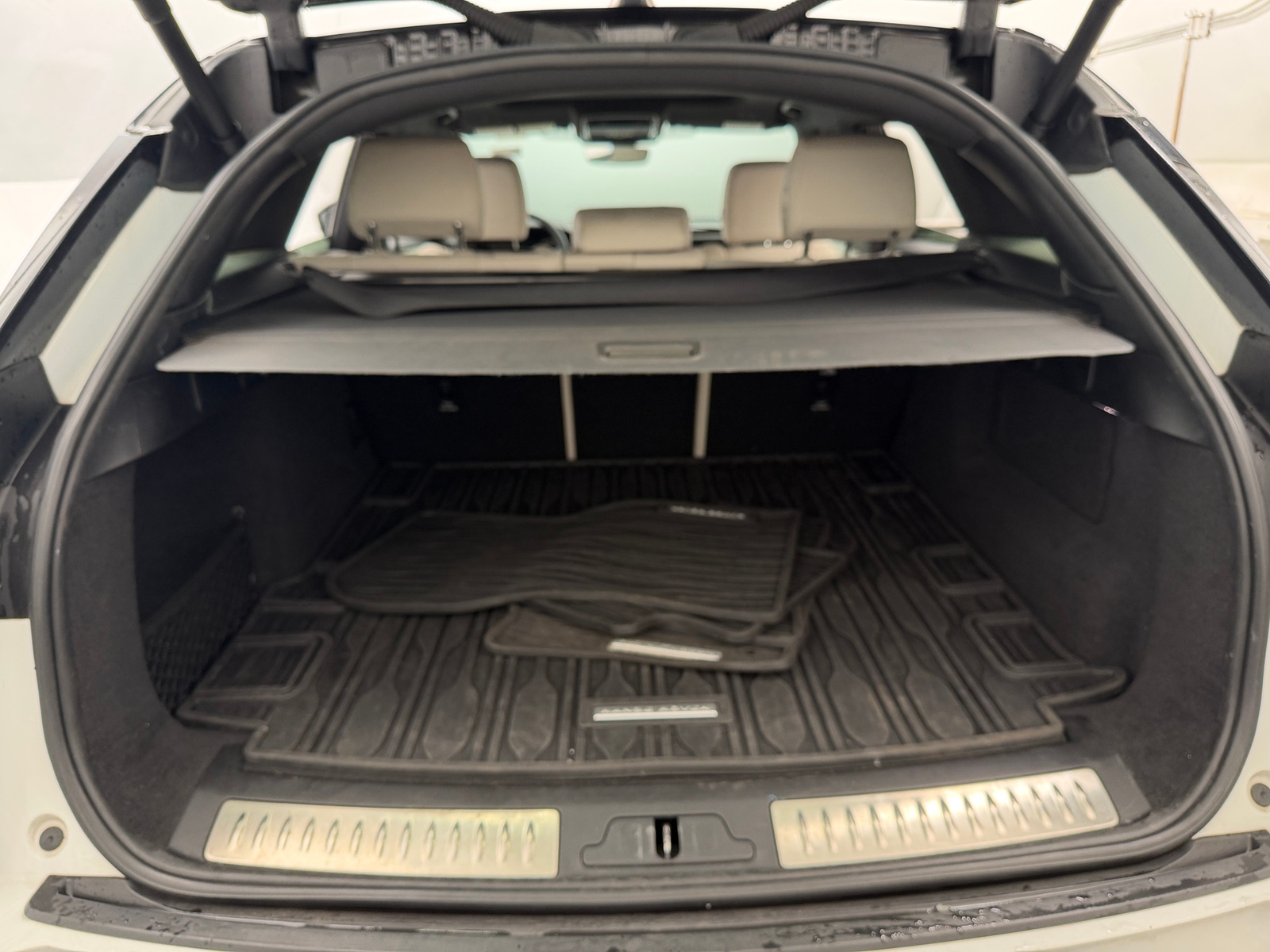 Thumbnail: 2023 Land Rover Range Rover Velar - 6