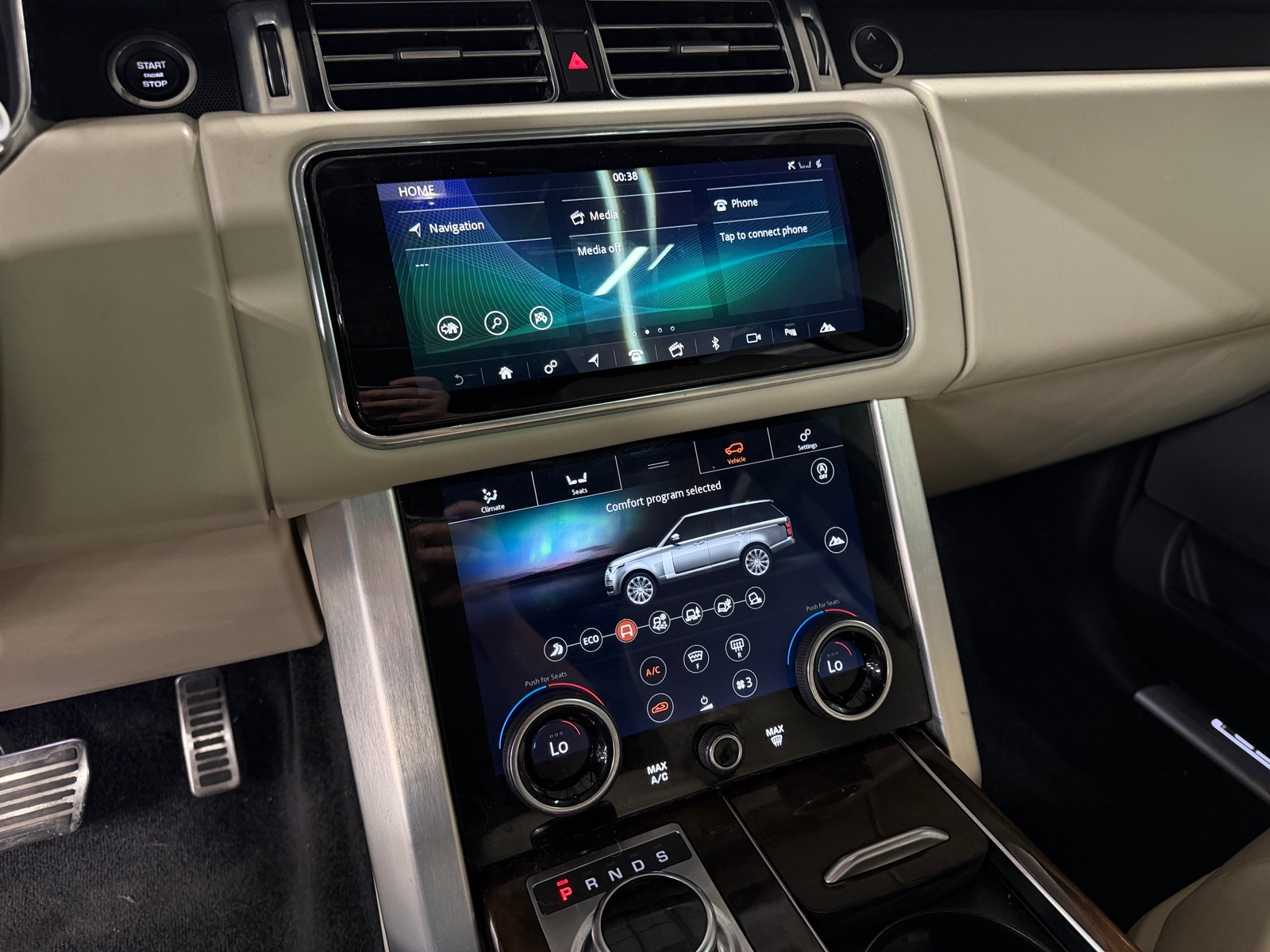 Thumbnail: 2021 Land Rover Range Rover - 3