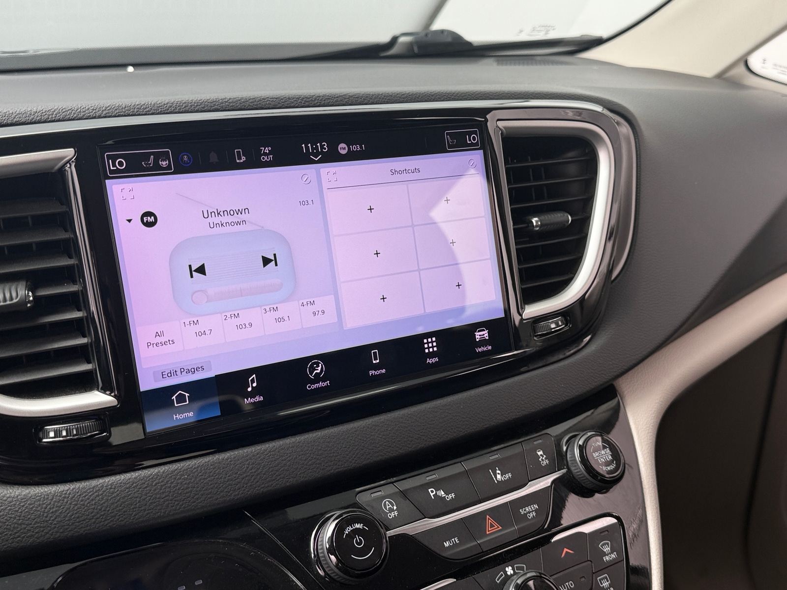 Thumbnail: 2024 Chrysler Pacifica - 3