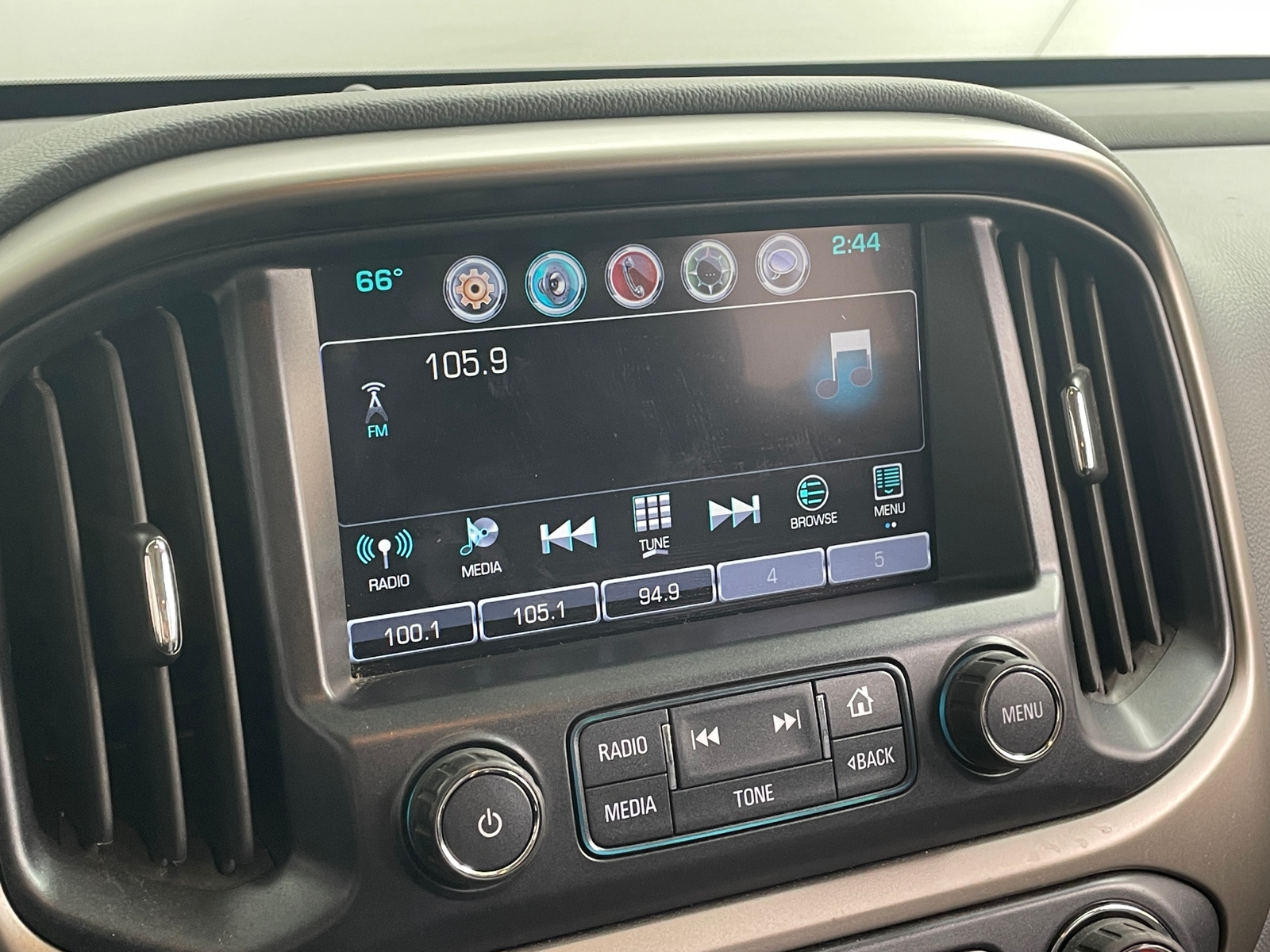 Thumbnail: 2017 Chevrolet Colorado - 3