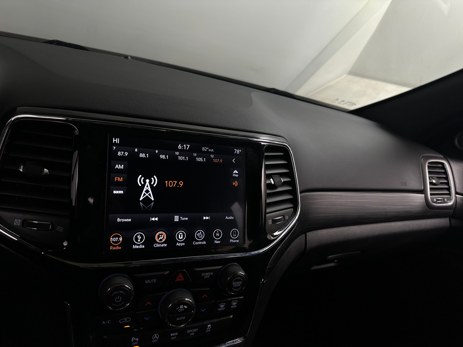 Thumbnail: 2019 Jeep Grand Cherokee - 4