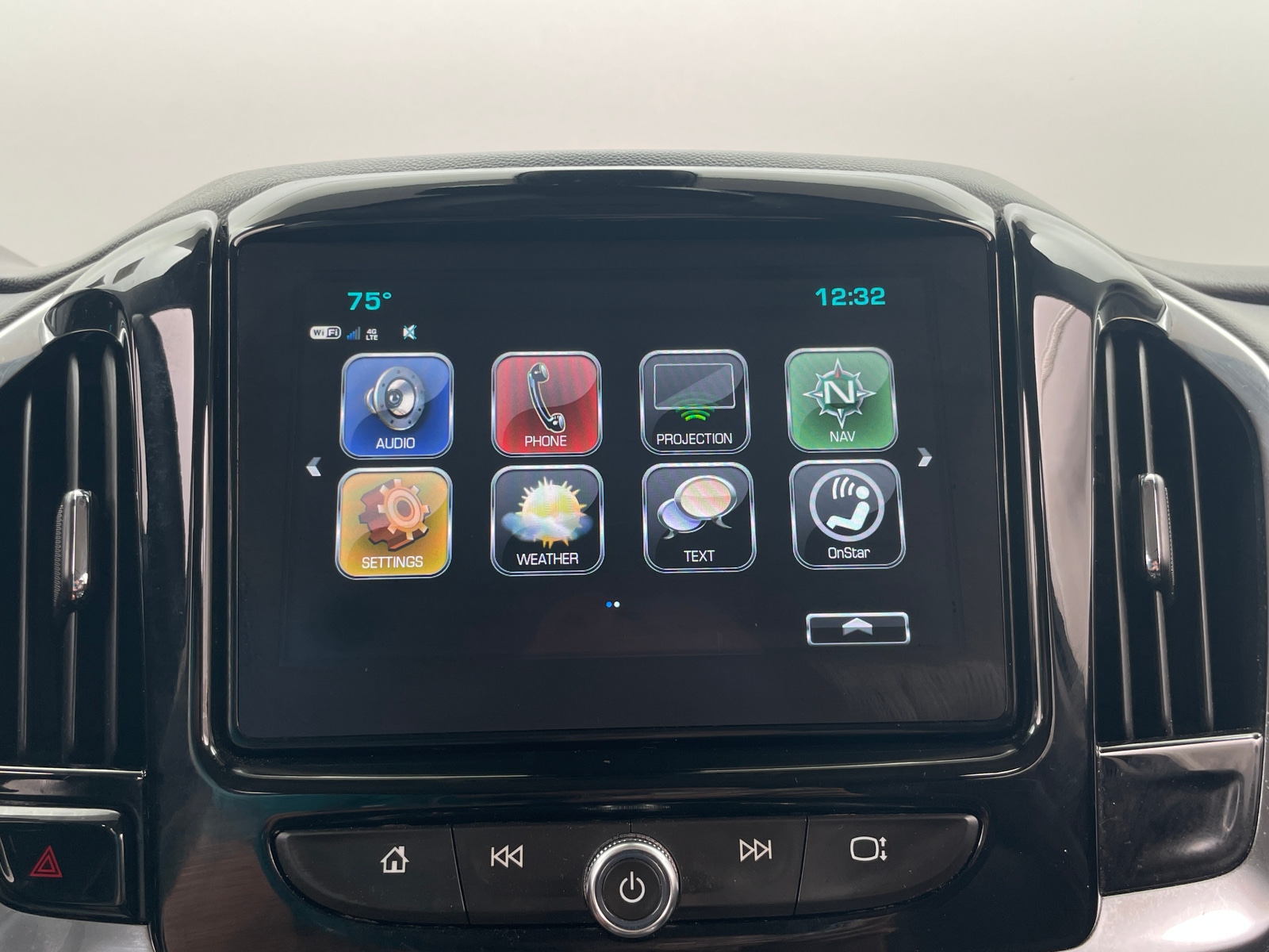 Thumbnail: 2018 Chevrolet Traverse - 3