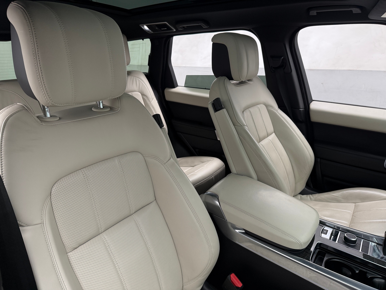 Thumbnail: 2022 Land Rover Range Rover Sport - 2