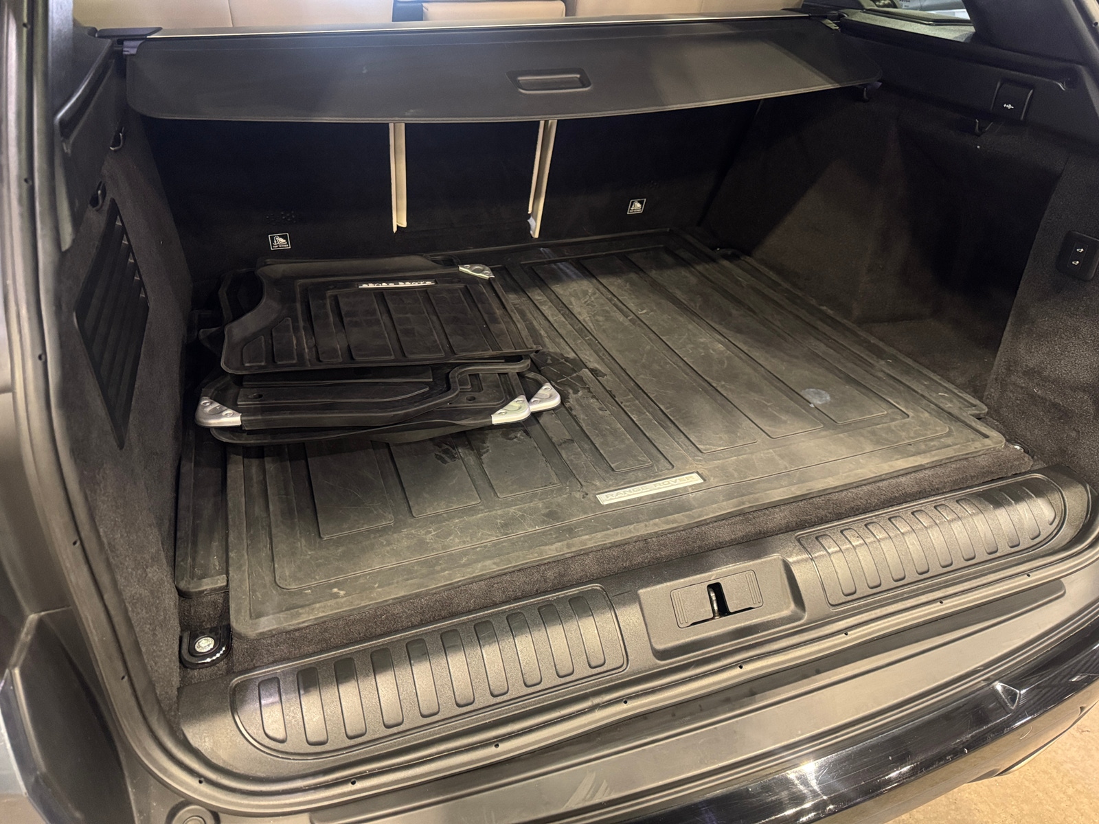 Thumbnail: 2022 Land Rover Range Rover Sport - 7