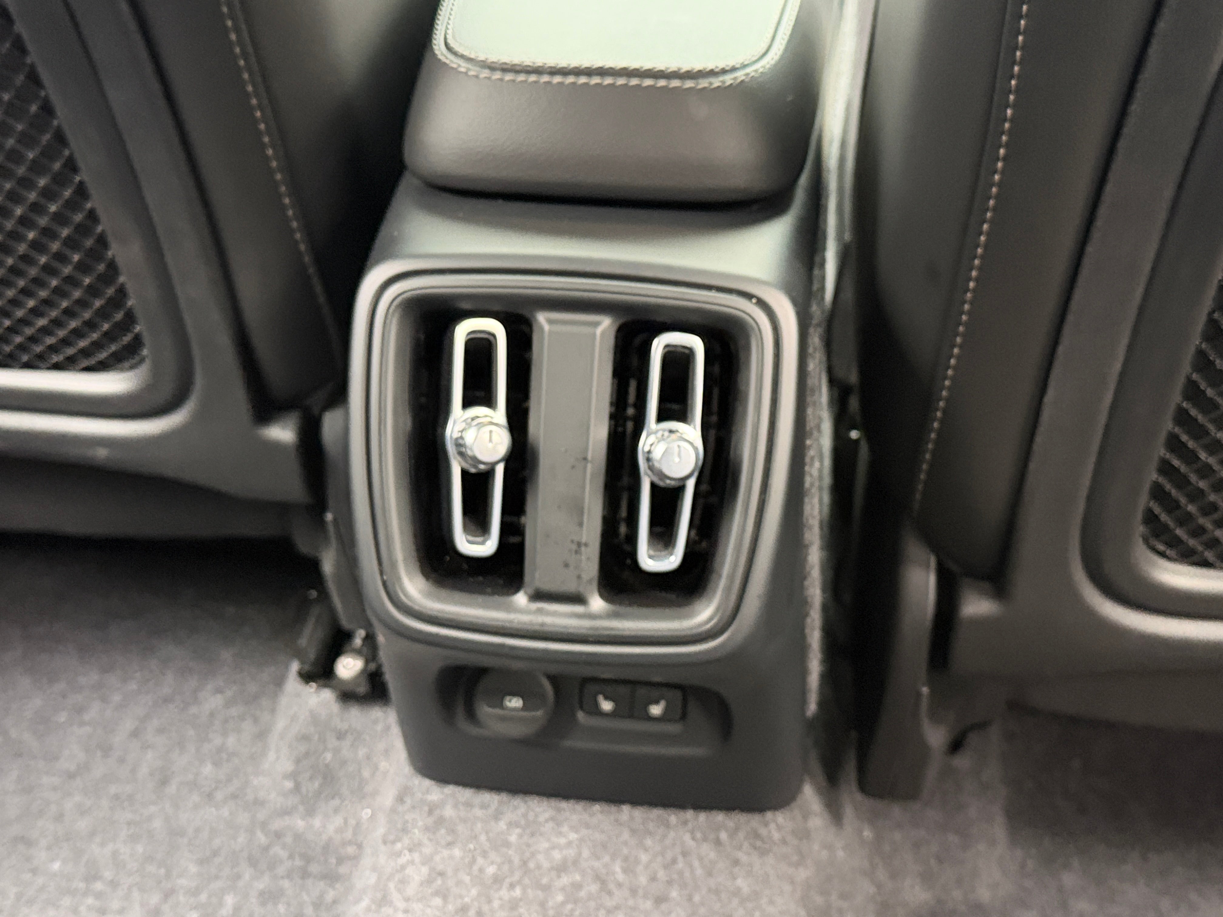 2026 Volvo XC40 Plus