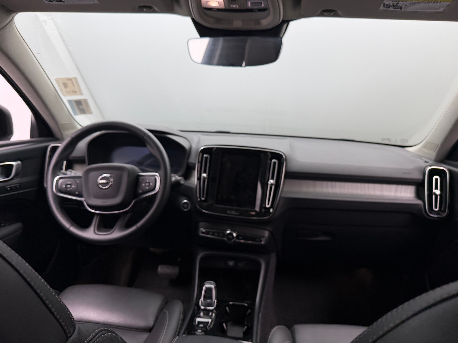 Thumbnail: 2026 Volvo XC40 - 3