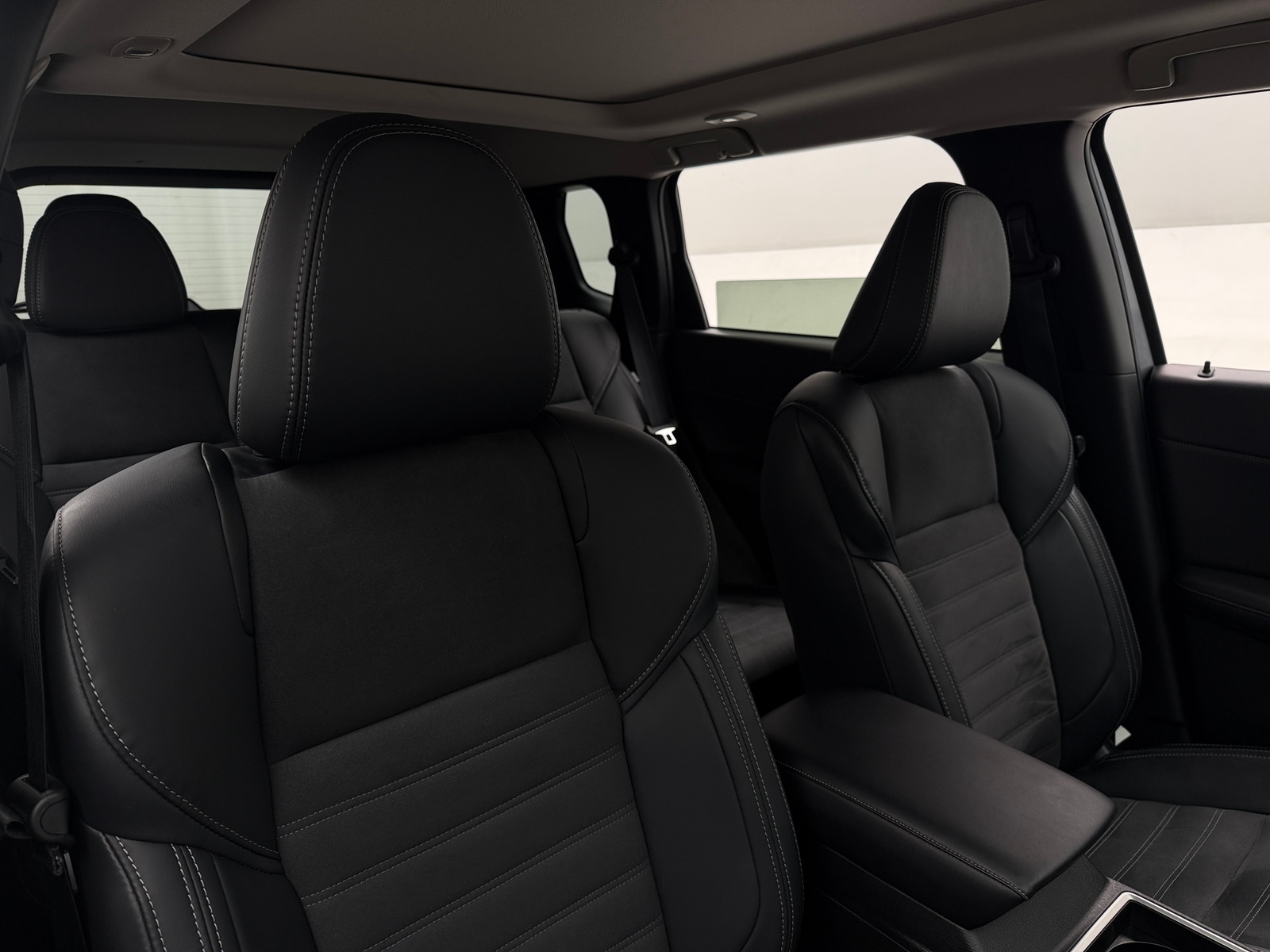 Thumbnail: 2024 Mitsubishi Outlander - 2
