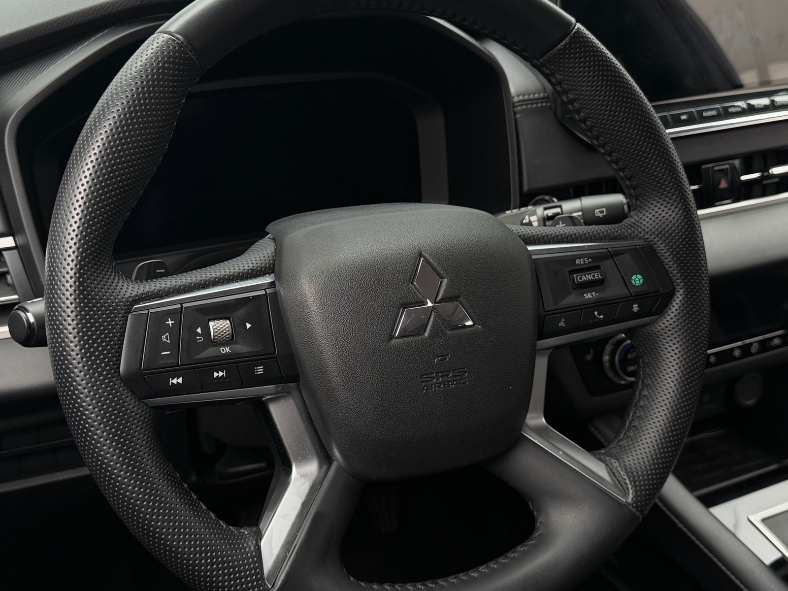 Thumbnail: 2024 Mitsubishi Outlander - 5