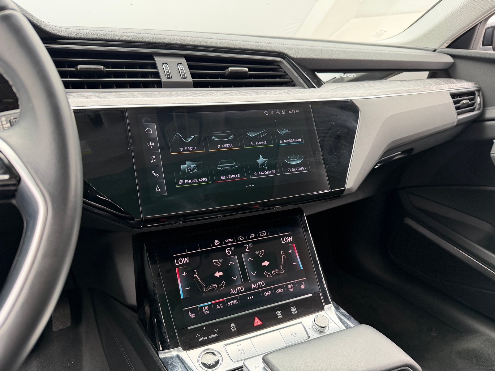 Thumbnail: 2023 Audi e-tron - 3