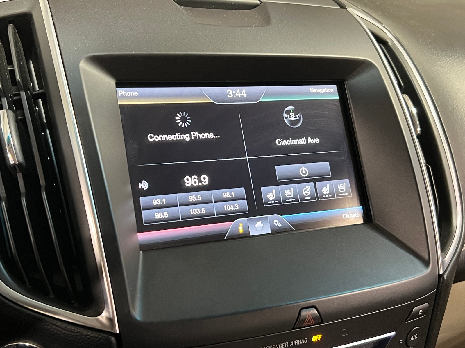 Thumbnail: 2015 Ford Edge - 3