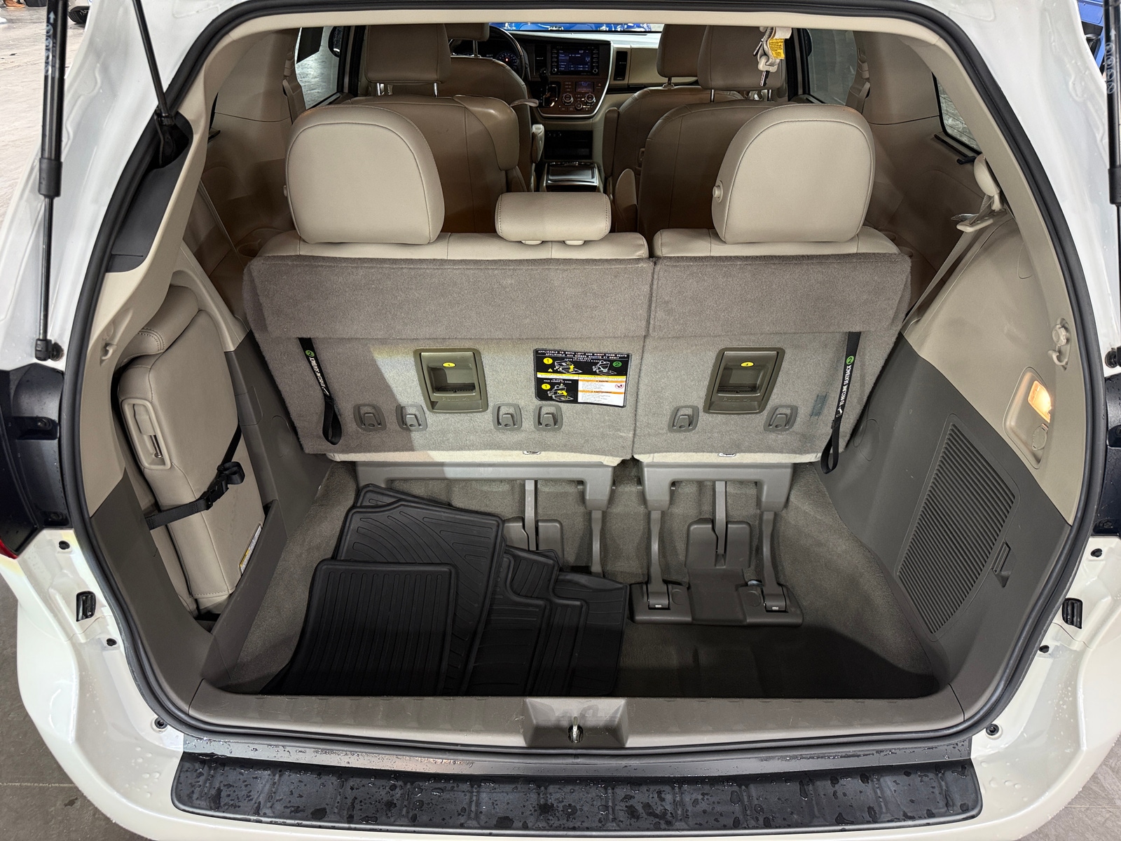 Thumbnail: 2020 Toyota Sienna - 6