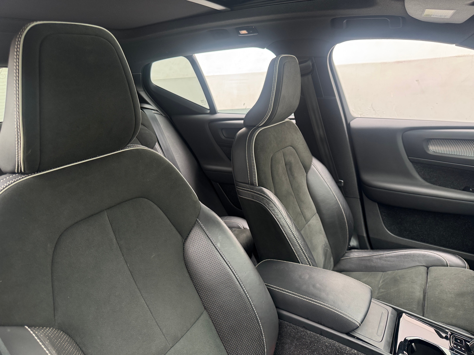 Thumbnail: 2021 Volvo XC40 - 2