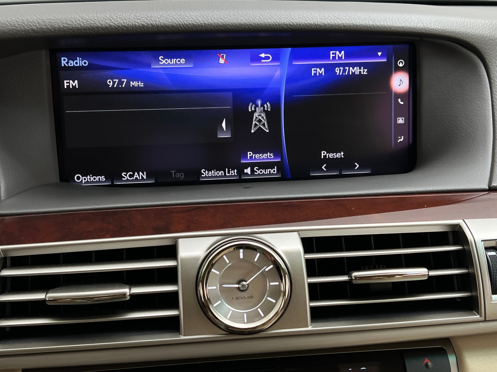 Thumbnail: 2016 Lexus LS - 3